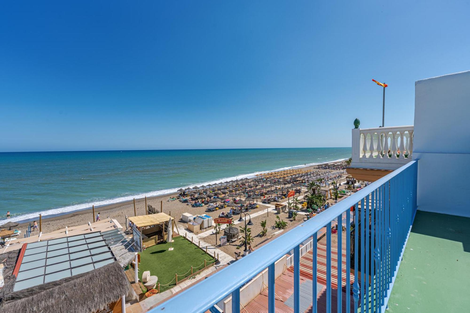 Sunset Malaga - Carihuela Beach & Sun Торремолинос Экстерьер фото