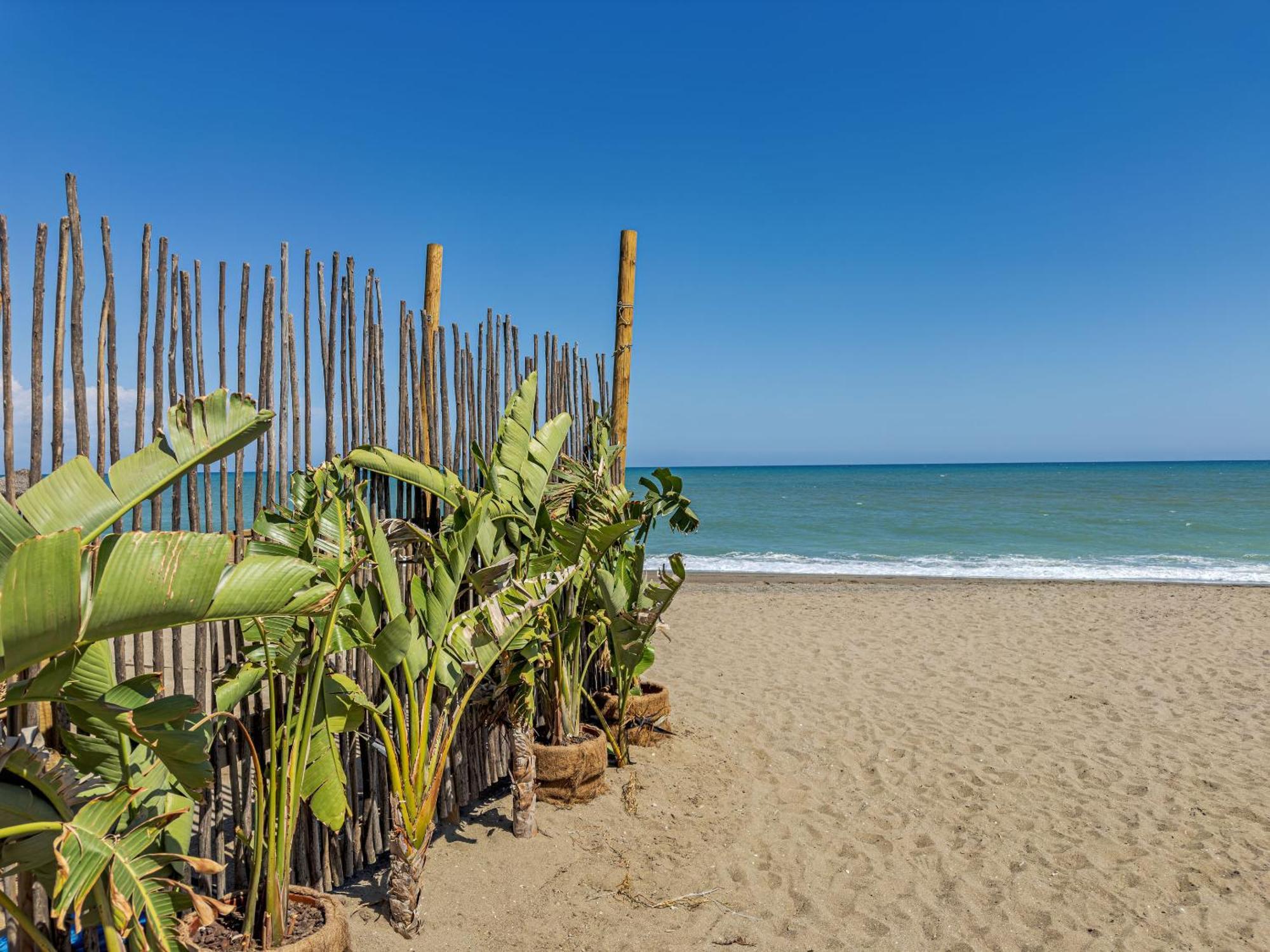 Sunset Malaga - Carihuela Beach & Sun Торремолинос Экстерьер фото